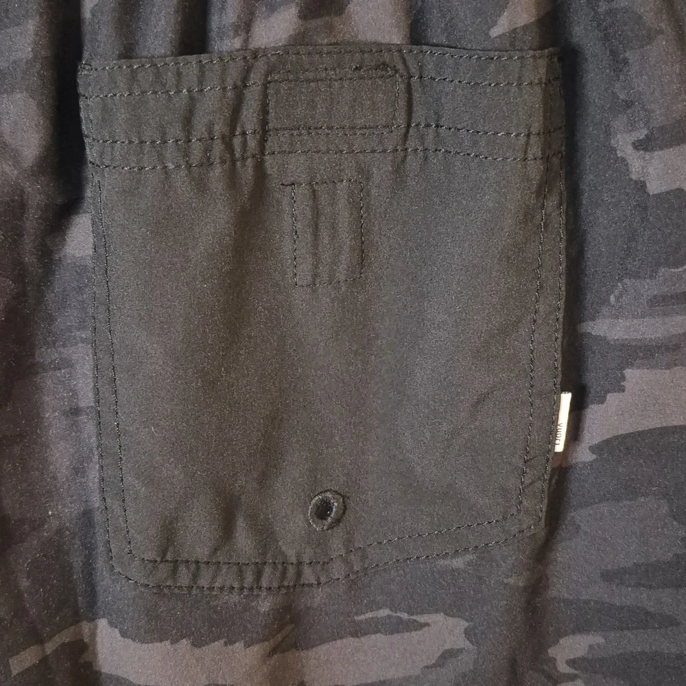 Vuori Kore Black Camo Athletic Shorts Lined - S